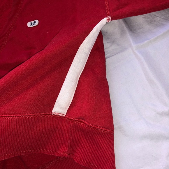 a&f red v neck fleece sweater with white trim - Picture 4 of 6